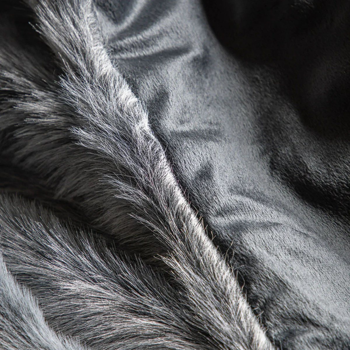 Gallery Direct Alaskan Faux Fur Throw Premium - Image 7
