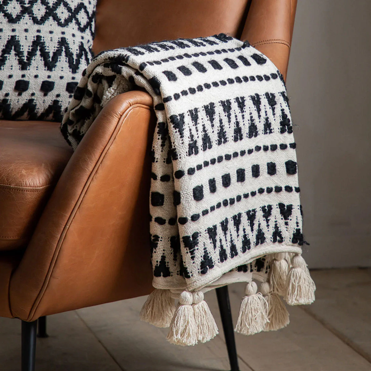 Gallery Direct Black & Cream Tufted Throw - Image 6