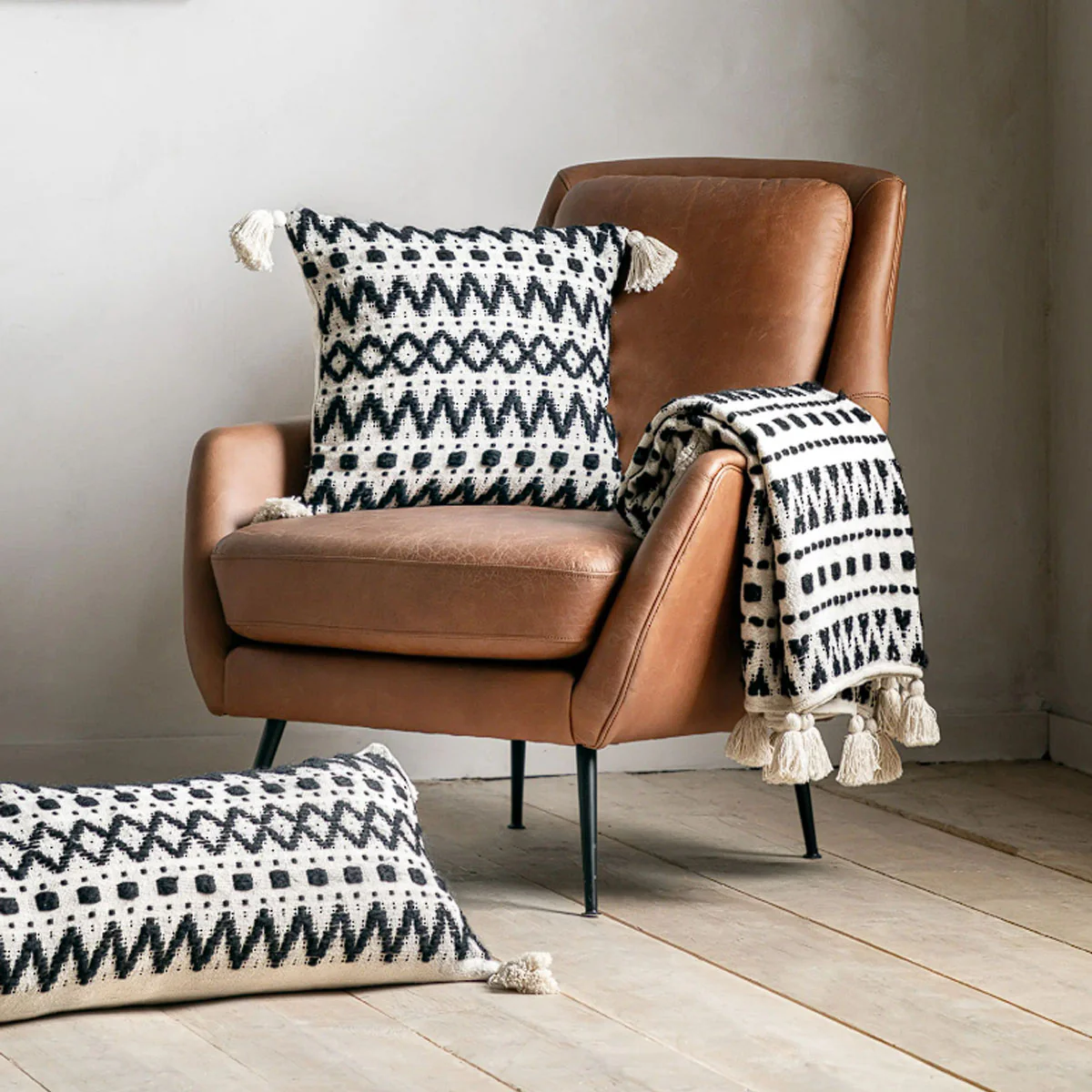 Gallery Direct Black & Cream Tufted Throw - Image 7