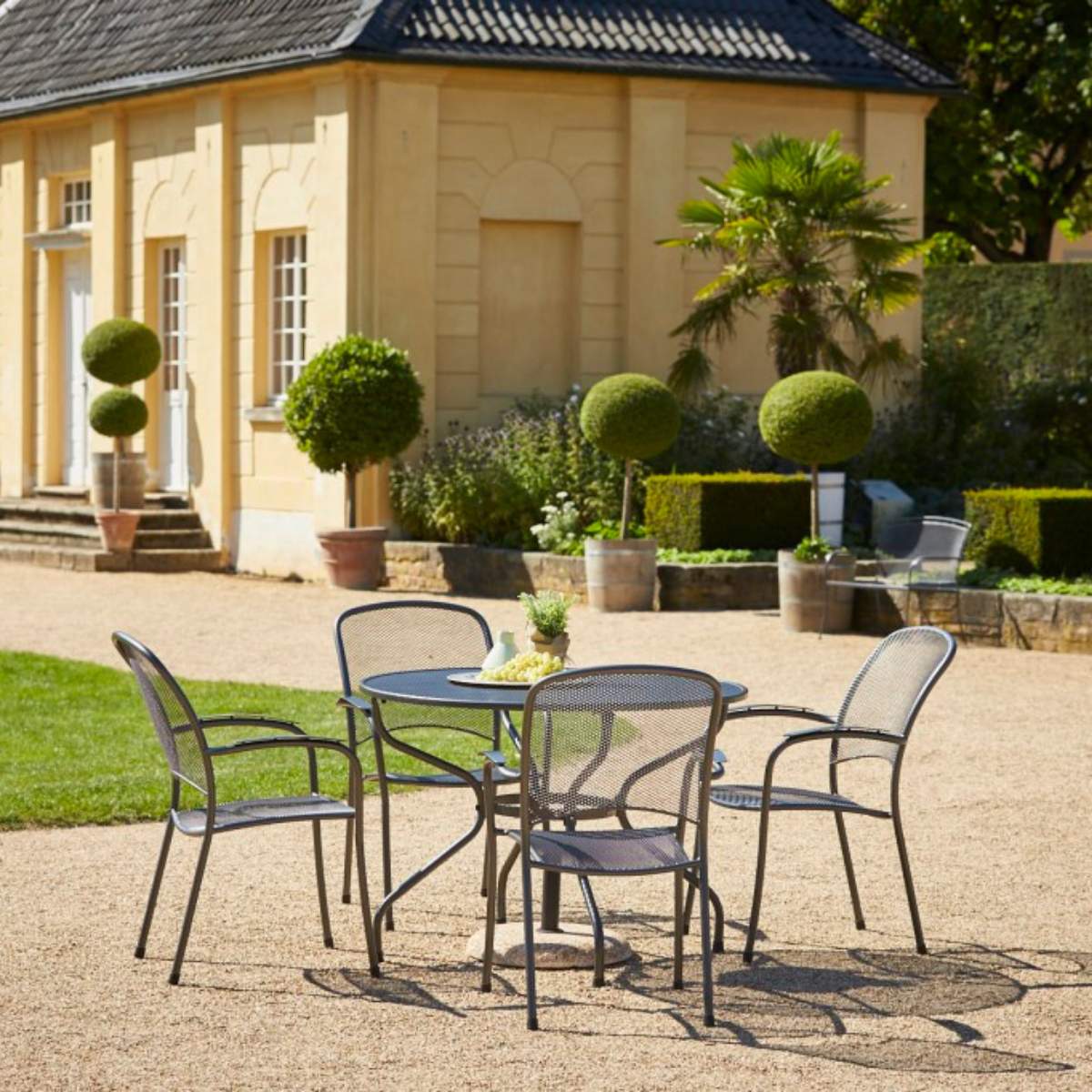 Pacific Lifestyle Carlo Round 4 Seater Dining Set - Image 6