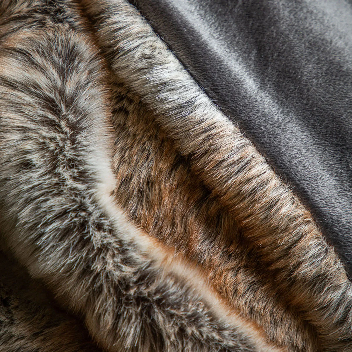 Gallery Direct Husky Faux Fur Throw Premium - Image 4