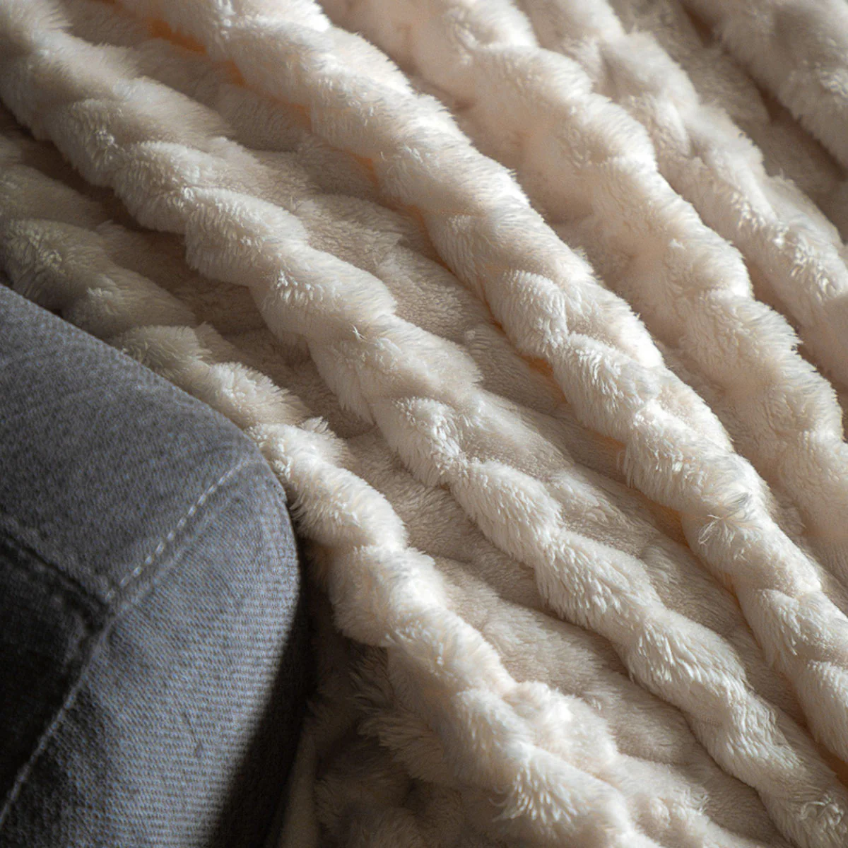Gallery Direct Jacquard Velvet Knitted Throw - Image 5