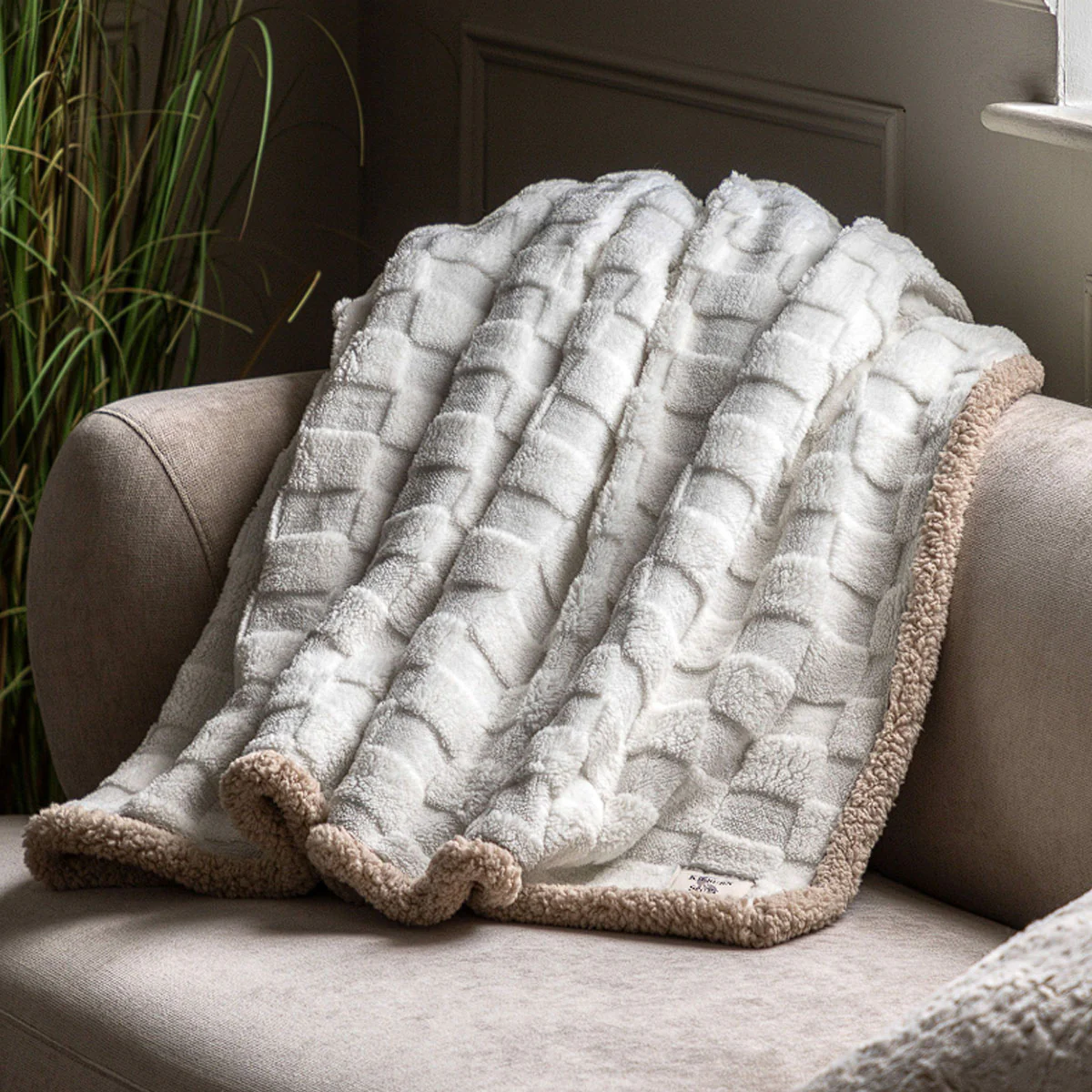 Gallery Direct Oakley Checked Sherpa Throw - Image 6