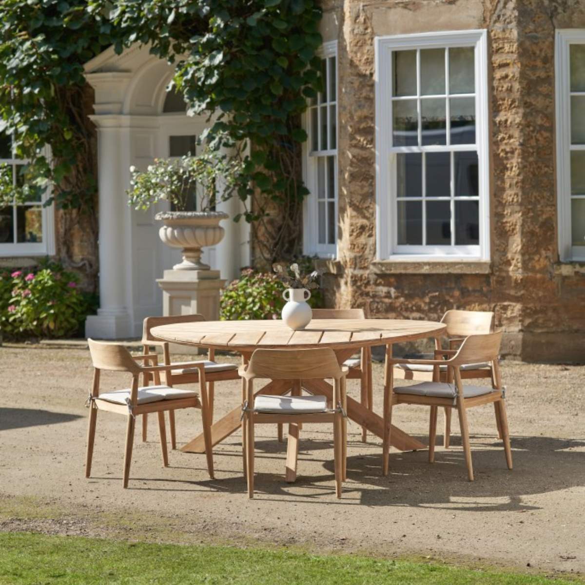 Pacific Lifestyle Reuleaux / Salita Outdoor 6 Seater Dining Set - Image 25