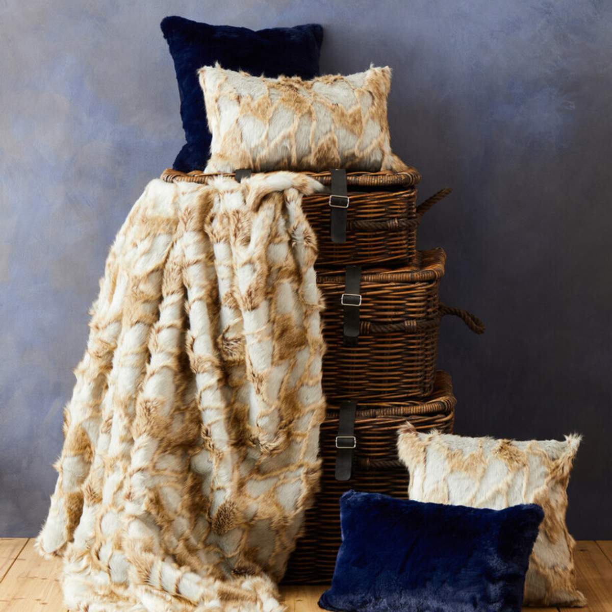 Beaumonde Home Bosie Lamina Grey And Natural Fur Throw - Image 2