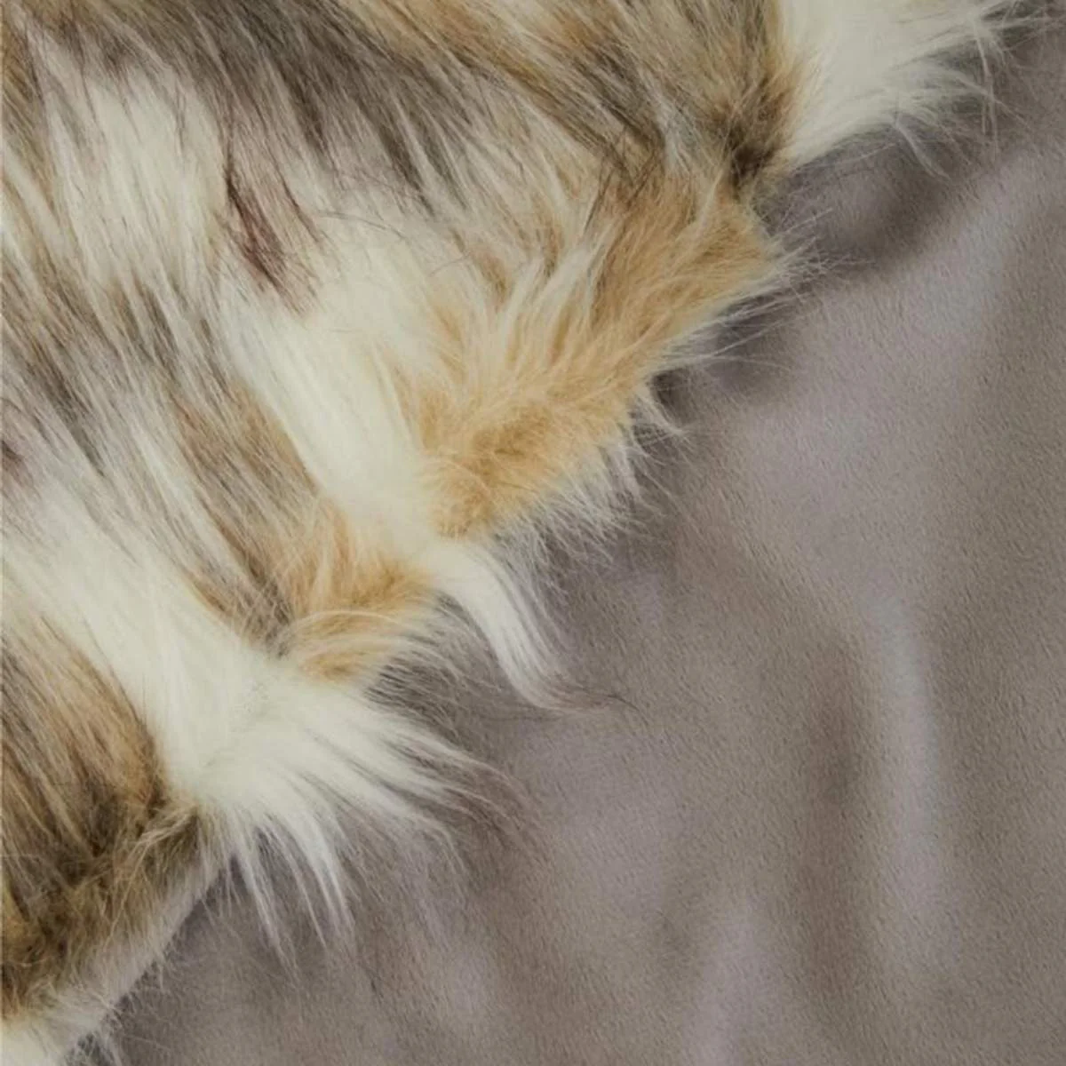 Beaumonde Home Bosie Lamina Natural Fur Throw - Image 4