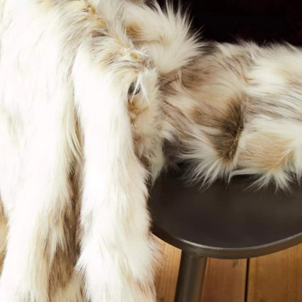 Beaumonde Home Bosie Lamina Natural Fur Throw - Image 8