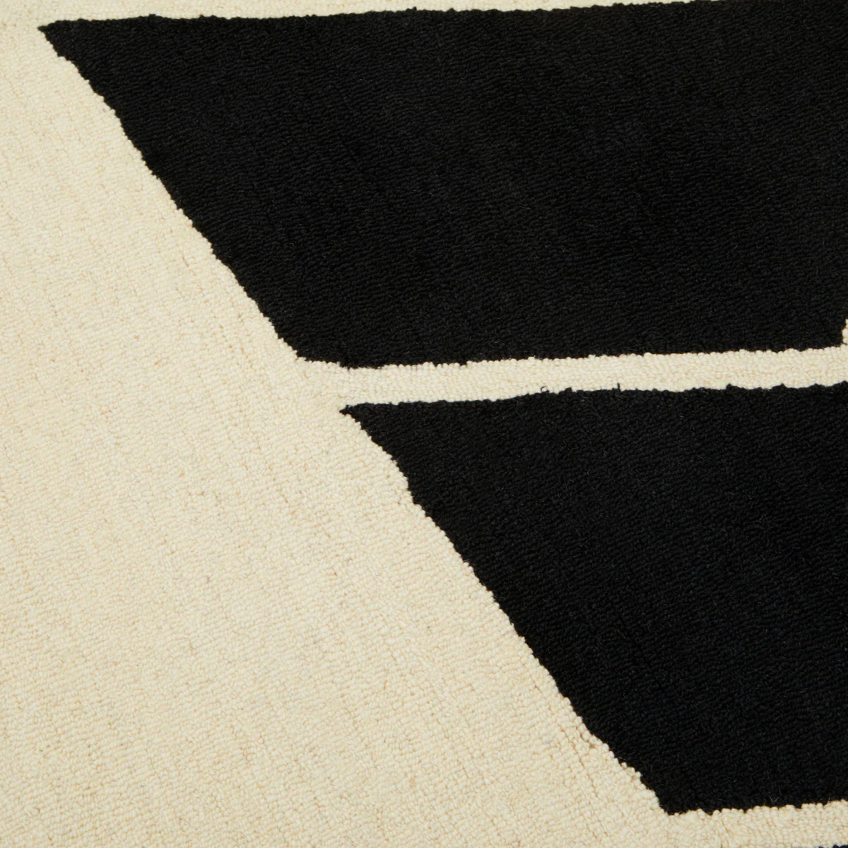 Beaumonde Home Bosie Milana Large Black And White Geometric Rug - Image 3