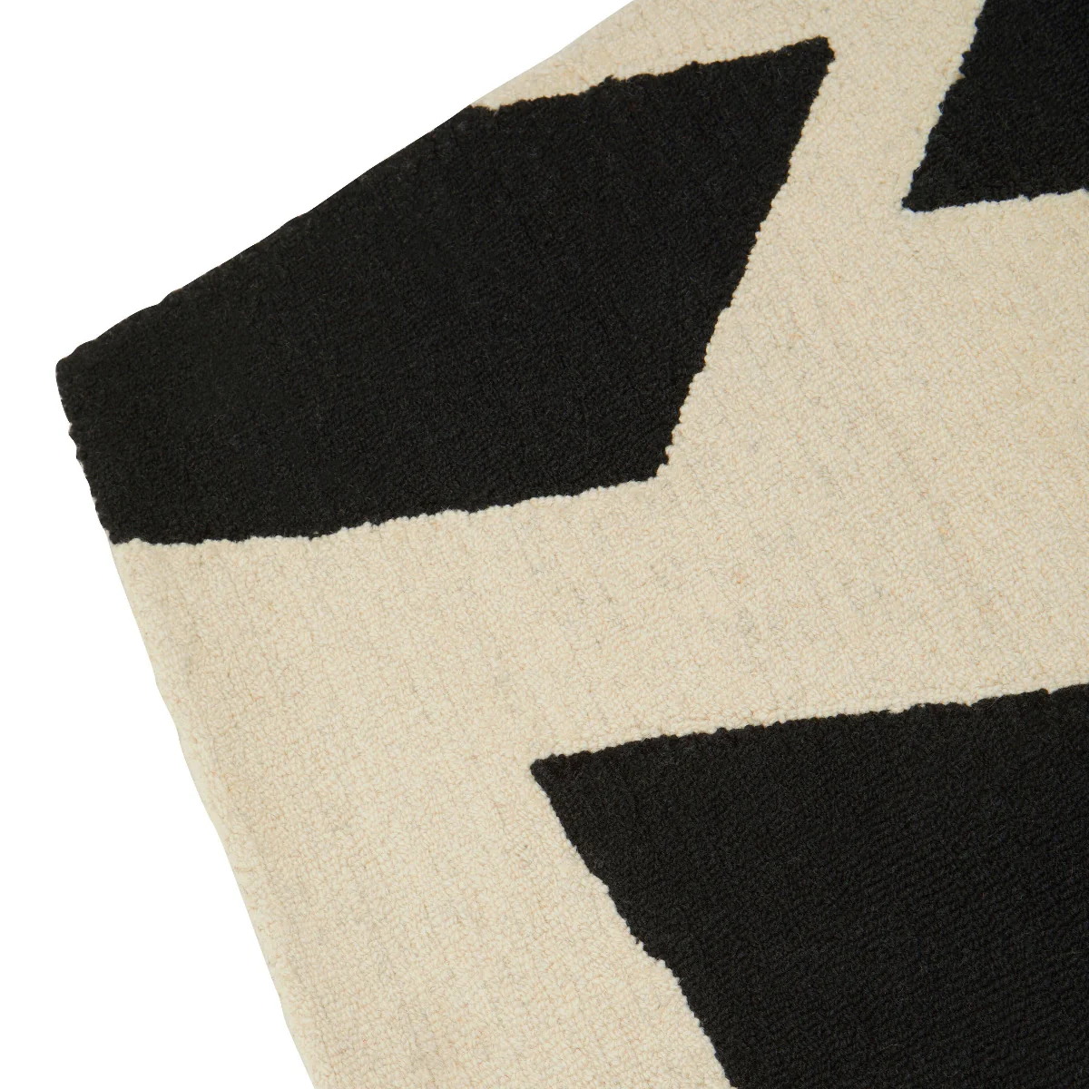Beaumonde Home Bosie Milana Small Black And White Geometric Rug - Image 4