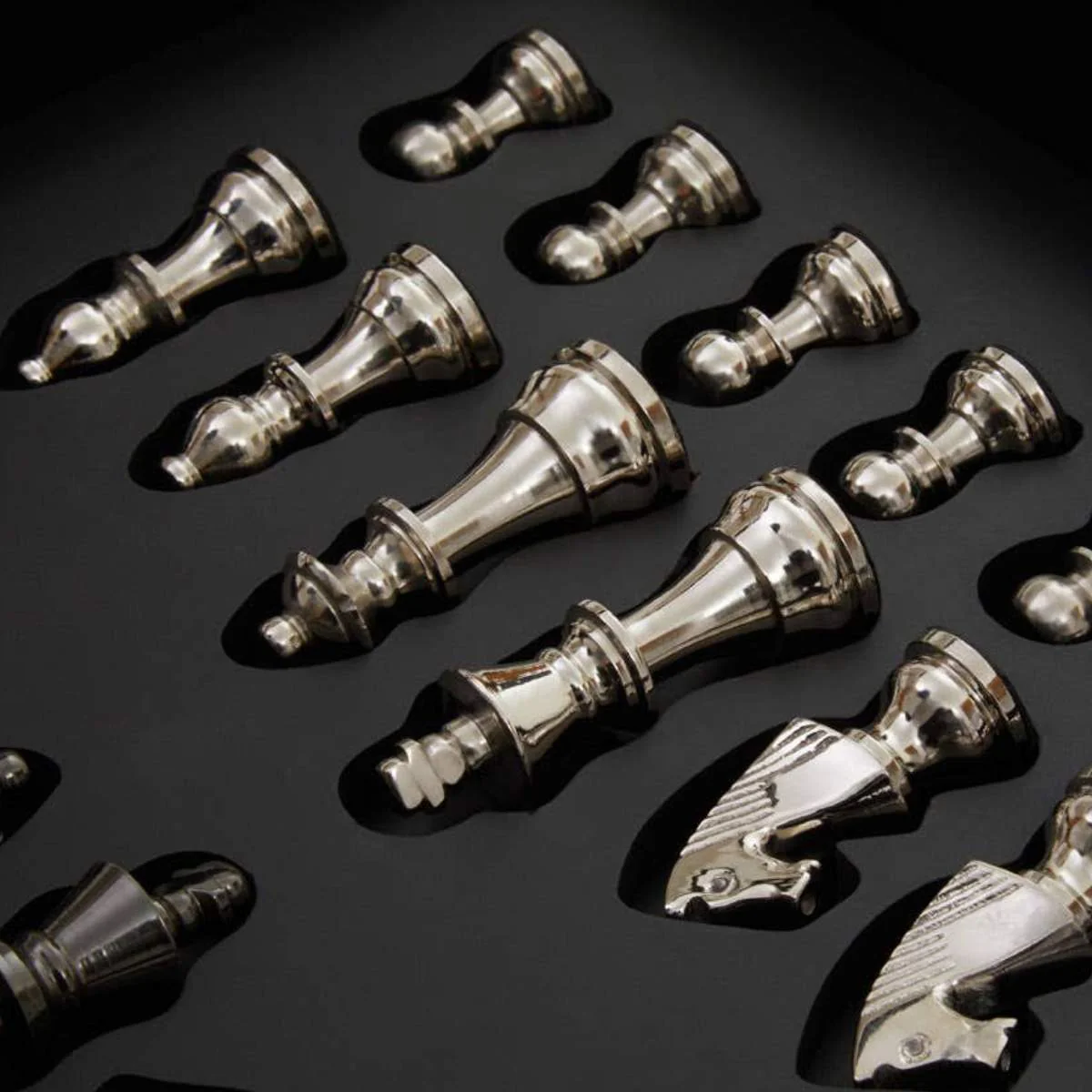 Beaumonde Home Churchill Games Black and Silver Chess Set - Image 5