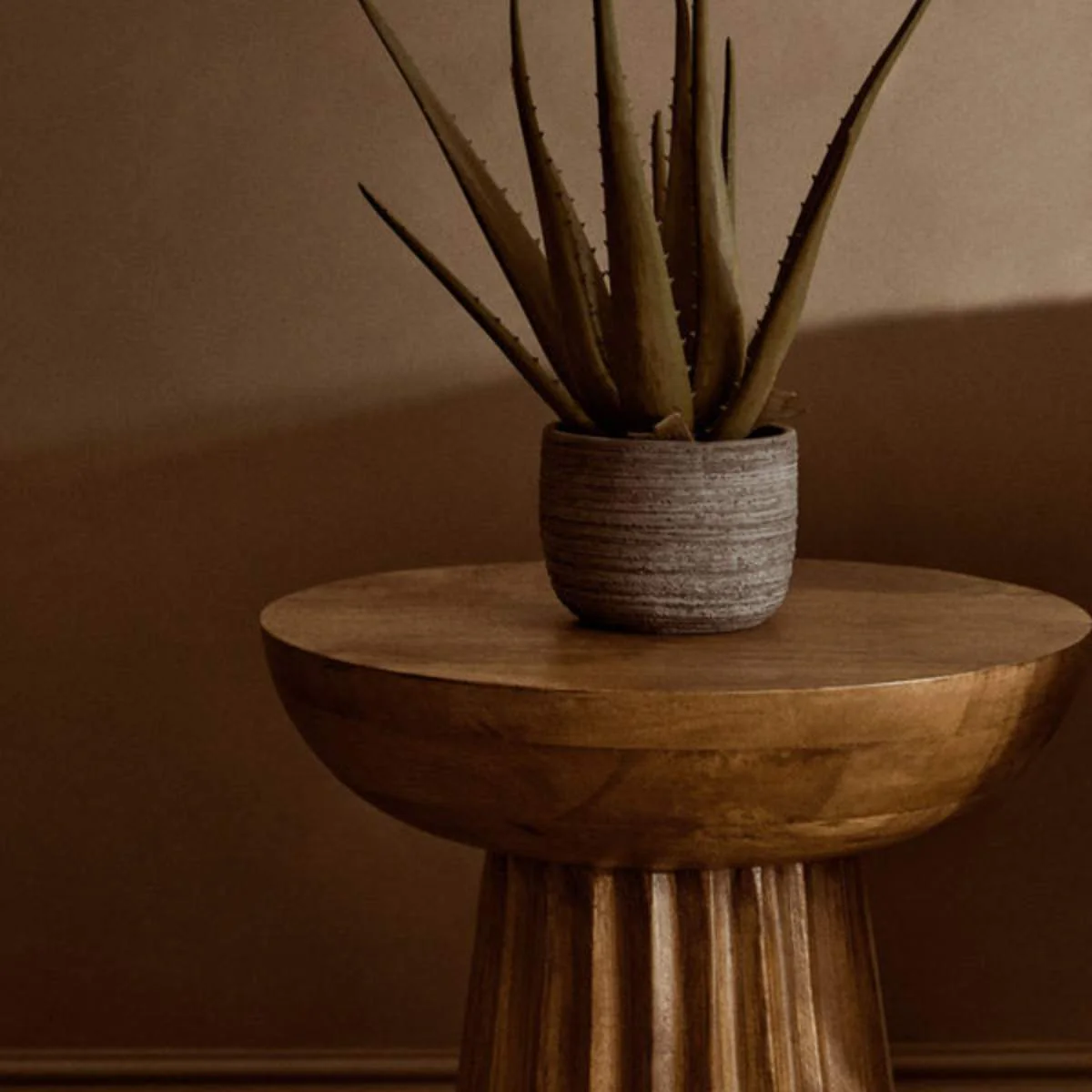 Beaumonde Home Walsa Natural Mango Wood Carved Ridge Side Table - Image 11