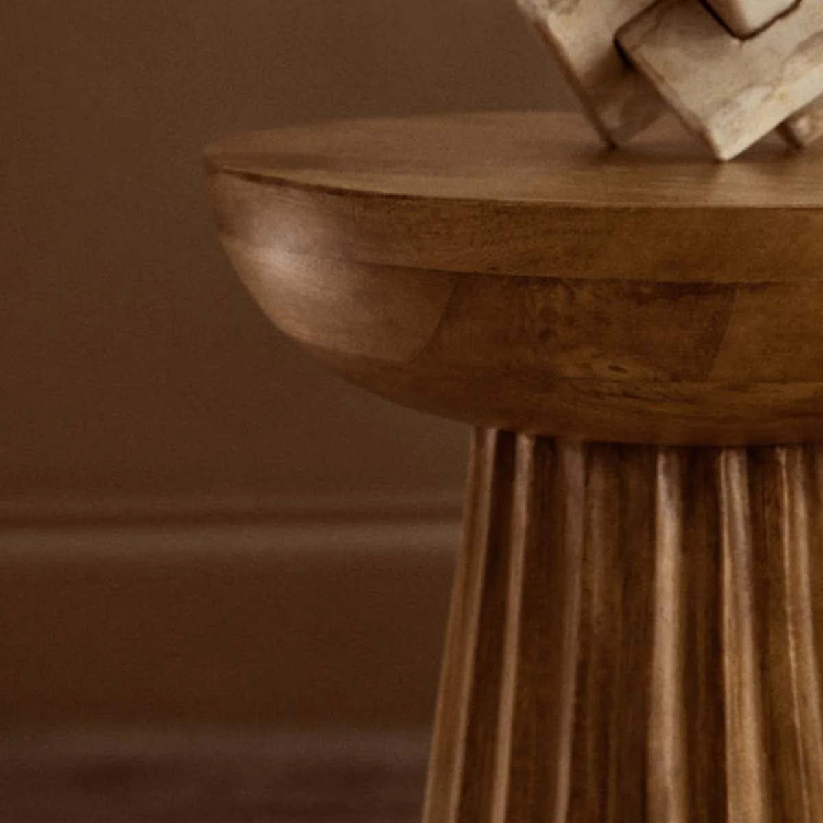 Beaumonde Home Walsa Natural Mango Wood Carved Ridge Side Table - Image 8