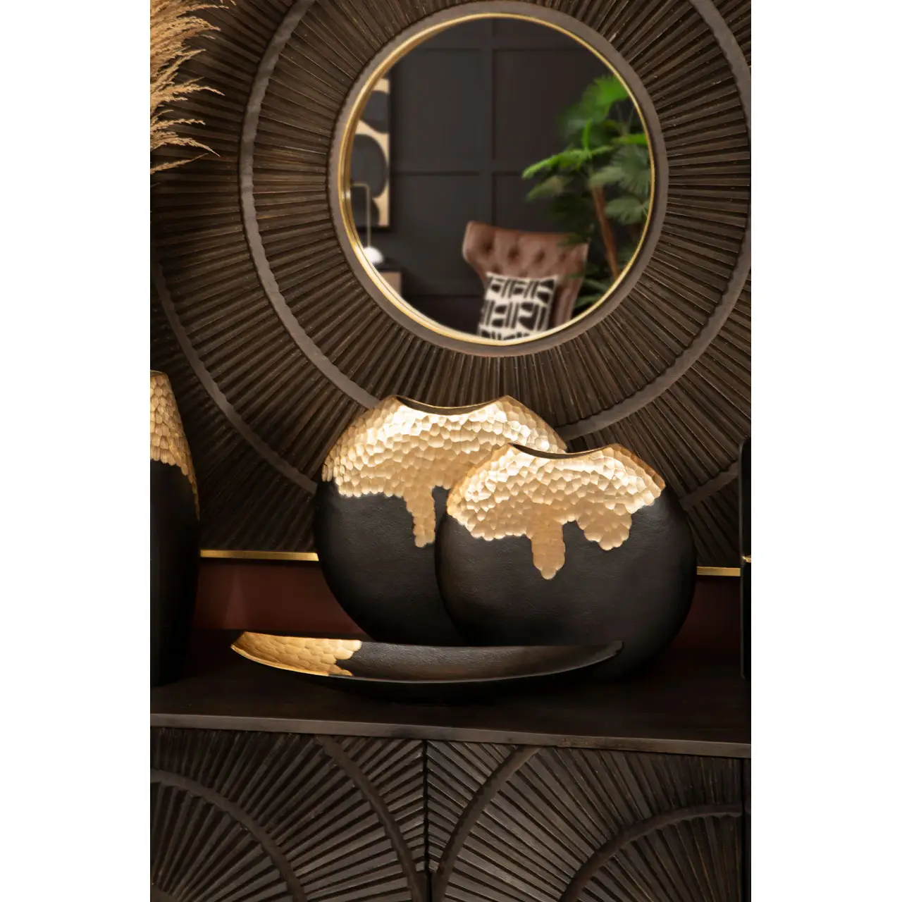 Beaumonde Home Daito Small Black and Gold Round Vase - Image 2