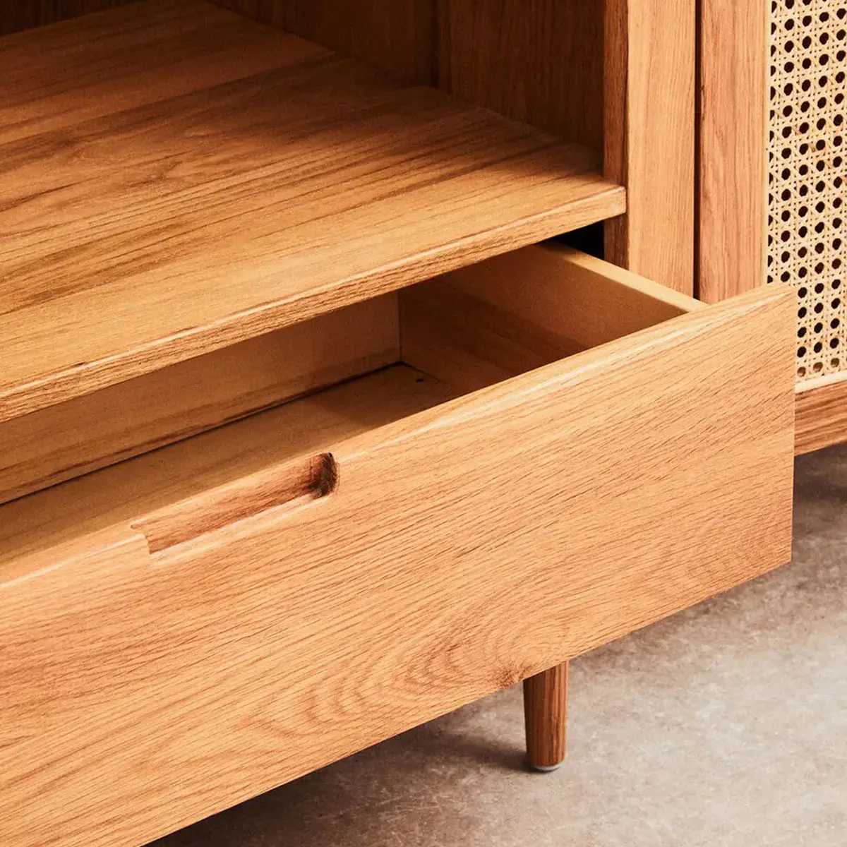 Beaumonde Home Lyon 2 Door Natural Rattan And Oak Cabinet - Image 4
