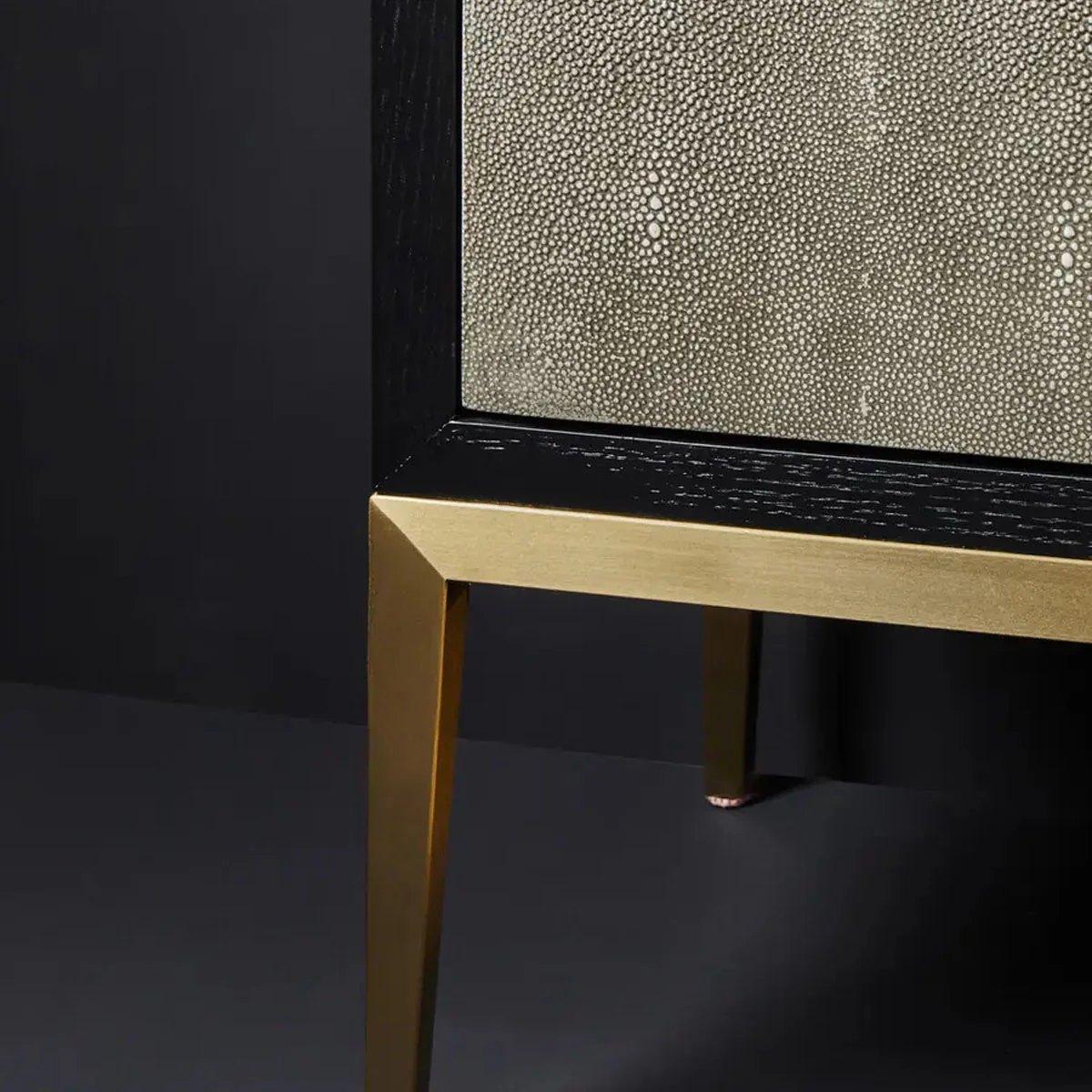 Beaumonde Home Deruta Grey Shagreen Effect 4 Door Sideboard - Image 12
