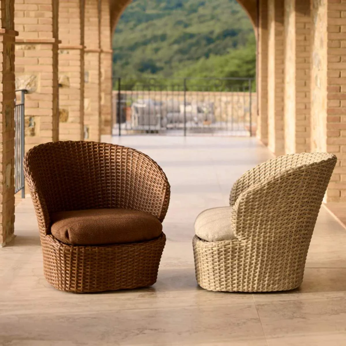 Cane-line Coast Lounge Chair W/Swivel - Image 9