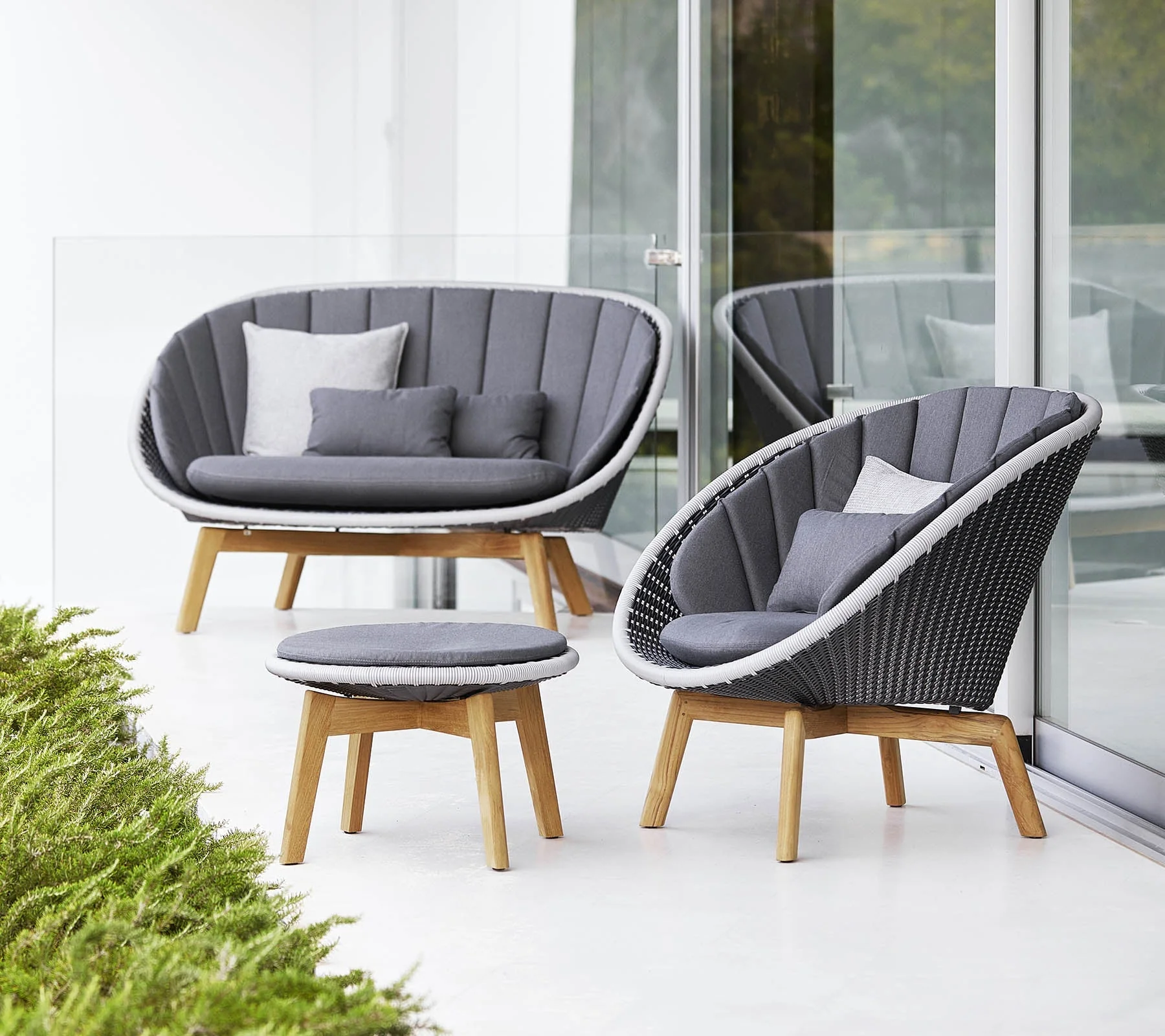 Cane-line Peacock Footstool/Side Table with Teak Legs - Image 3