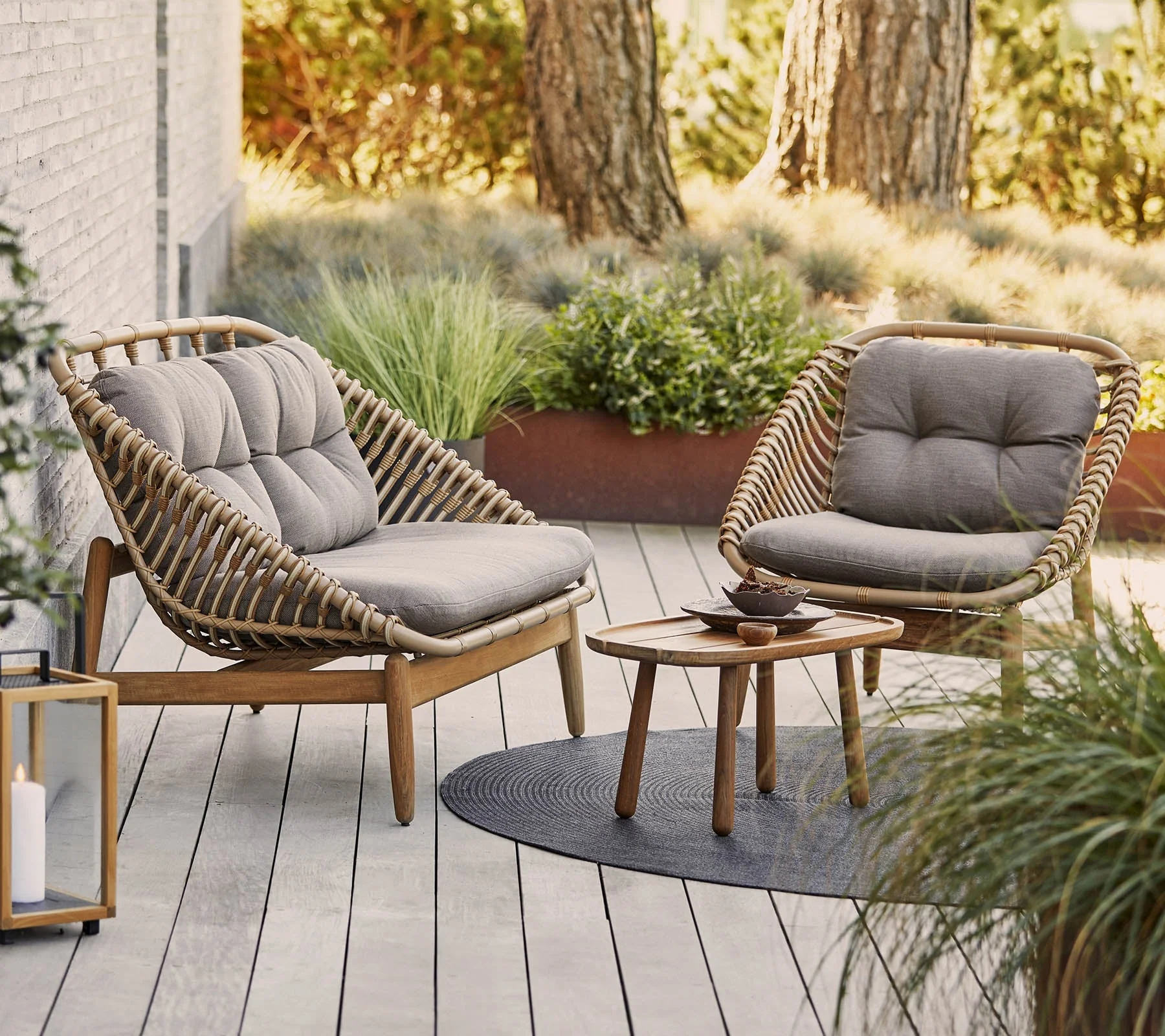 Cane-line Strington Lounge Chair with Teak Base - Image 4