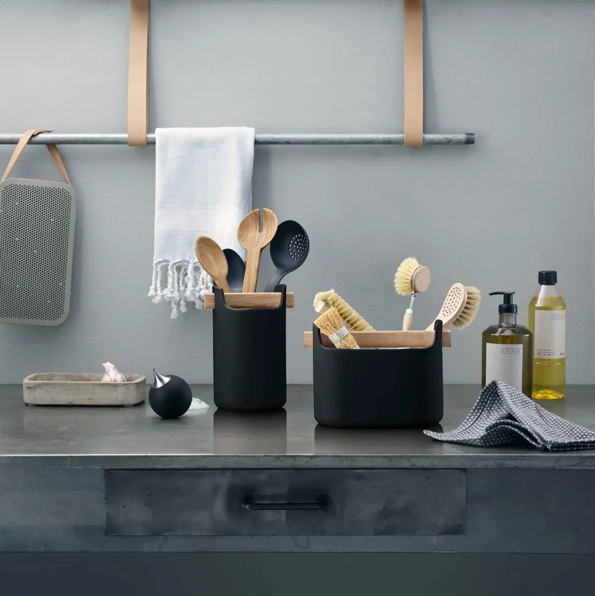 Eva Solo Soap Dispenser Silicone - Black - Image 4