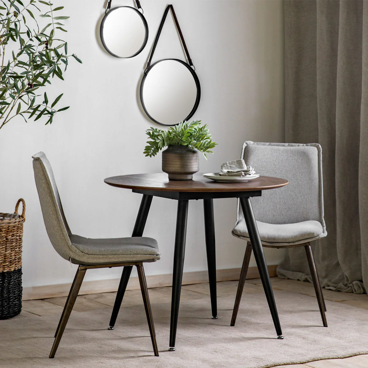 Gallery Direct Astley Round Dining Table Walnut 900x900x750mm - Image 5