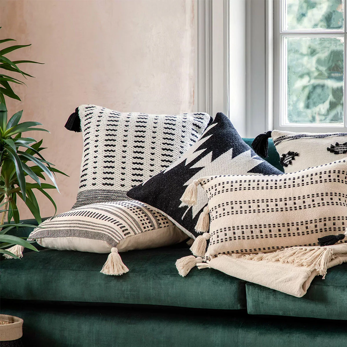 Gallery Direct Chilika Natural and Black Cushion - Image 2