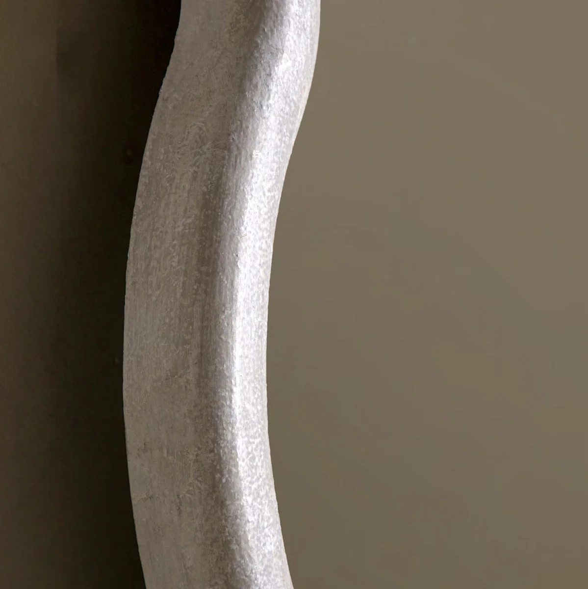 Gallery Direct Como Curved Leaner Mirror 900x1800mm - Image 7