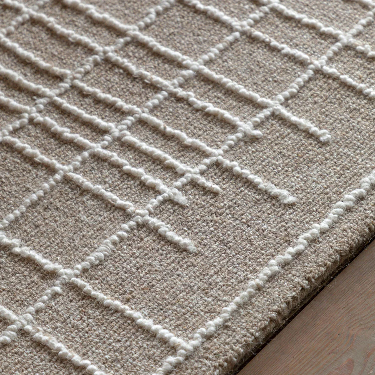 Gallery Direct Elmira Tufted Linear Rug - Image 5