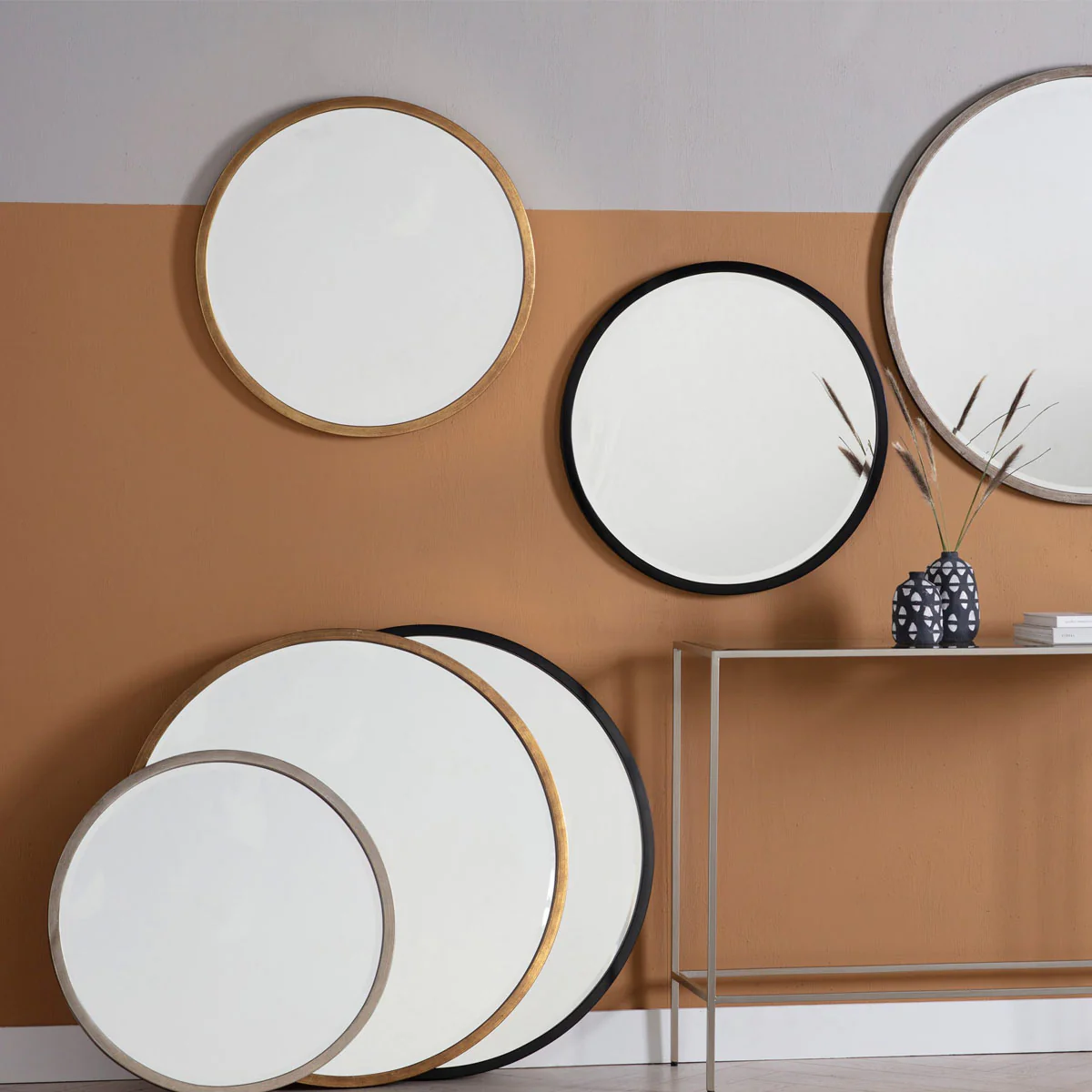 Gallery Direct Higgins Round Mirror Antique Gold 800x800mm - Image 4