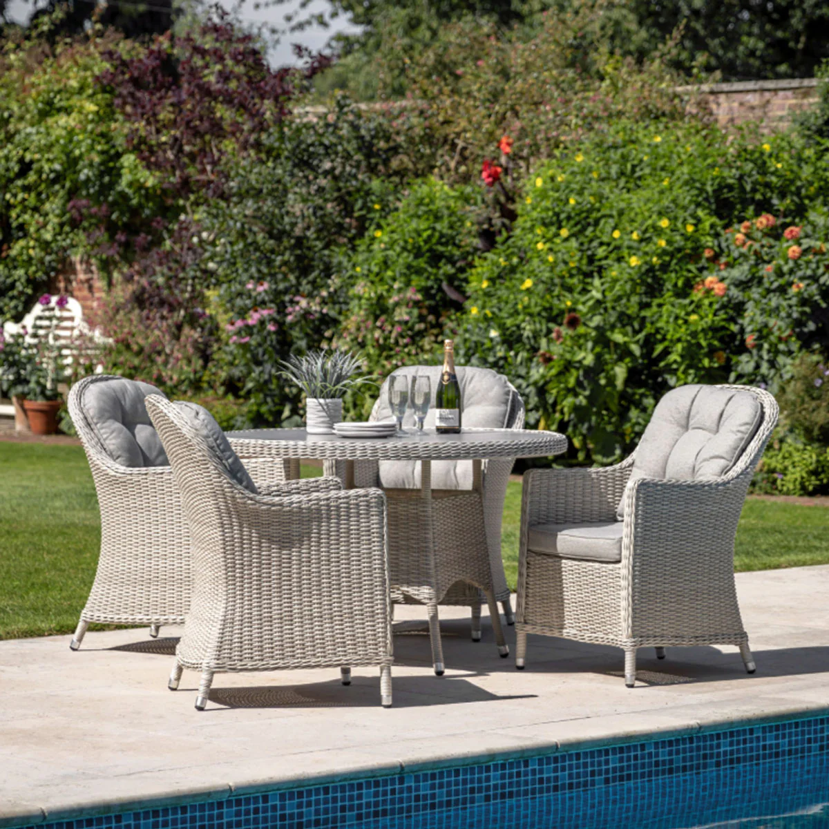 Gallery Direct Holton 4 Seater Round Dining Set - Image 7