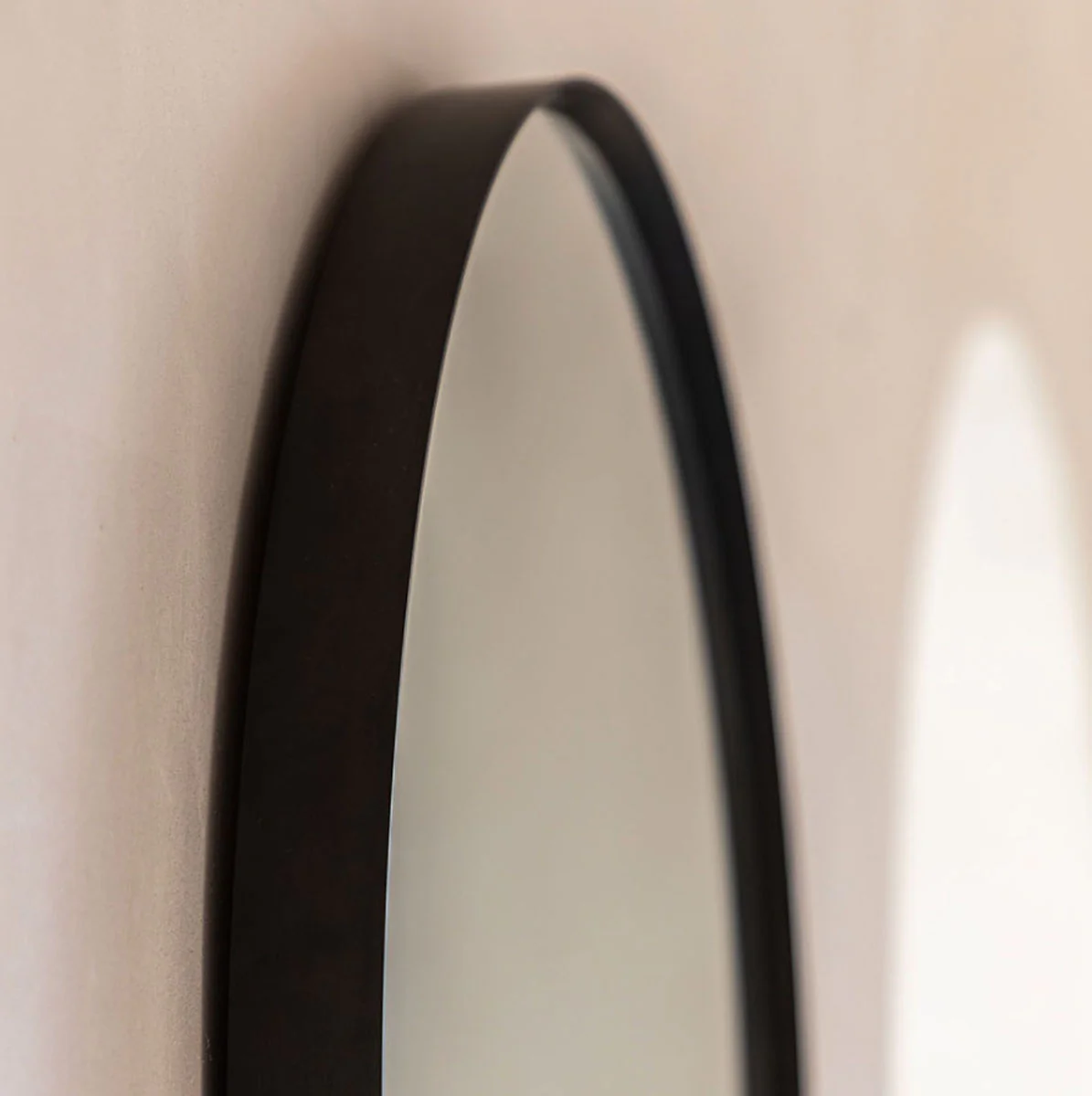 Gallery Direct Holworth Arch Mirror Black 600x35x900mm - Image 5