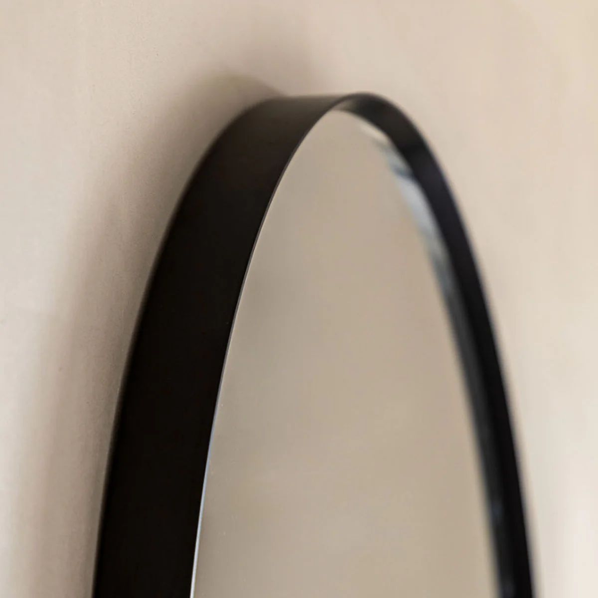 Gallery Direct Holworth Pebble Mirror Black 700x900mm - Image 6