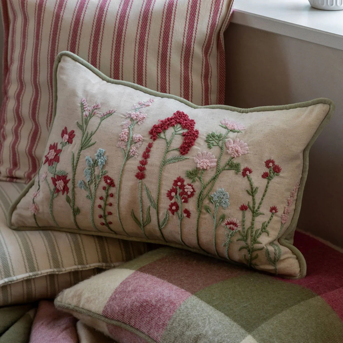 Gallery Direct Penrith Meadow Cushion - Image 5