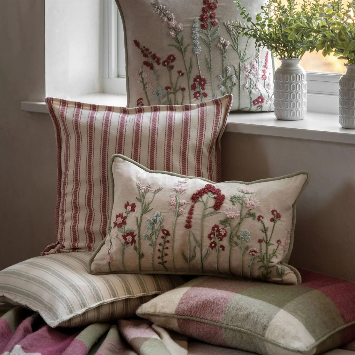 Gallery Direct Penrith Meadow Cushion - Image 7