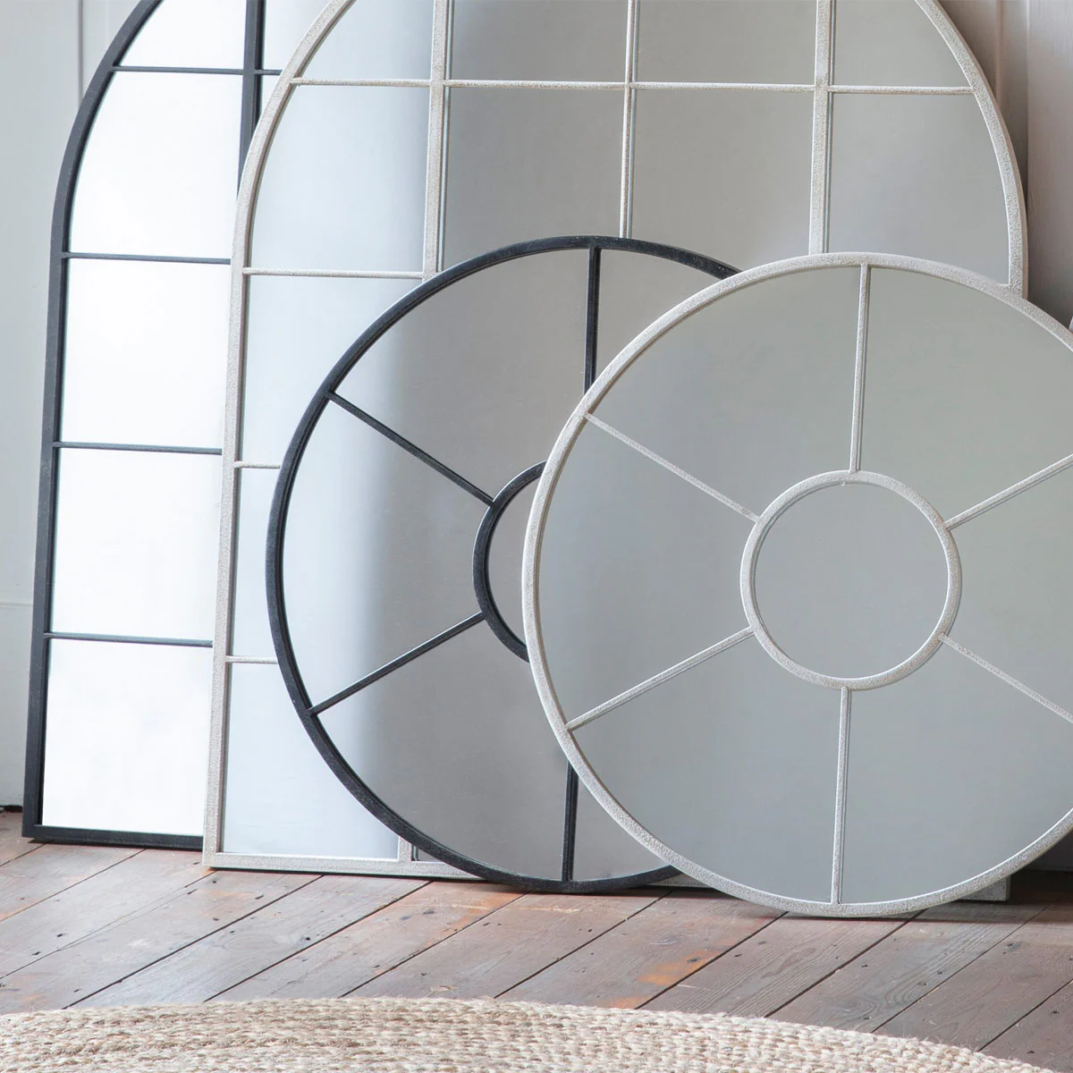Gallery Direct Valence Round Mirror Black 600x600mm - Image 2