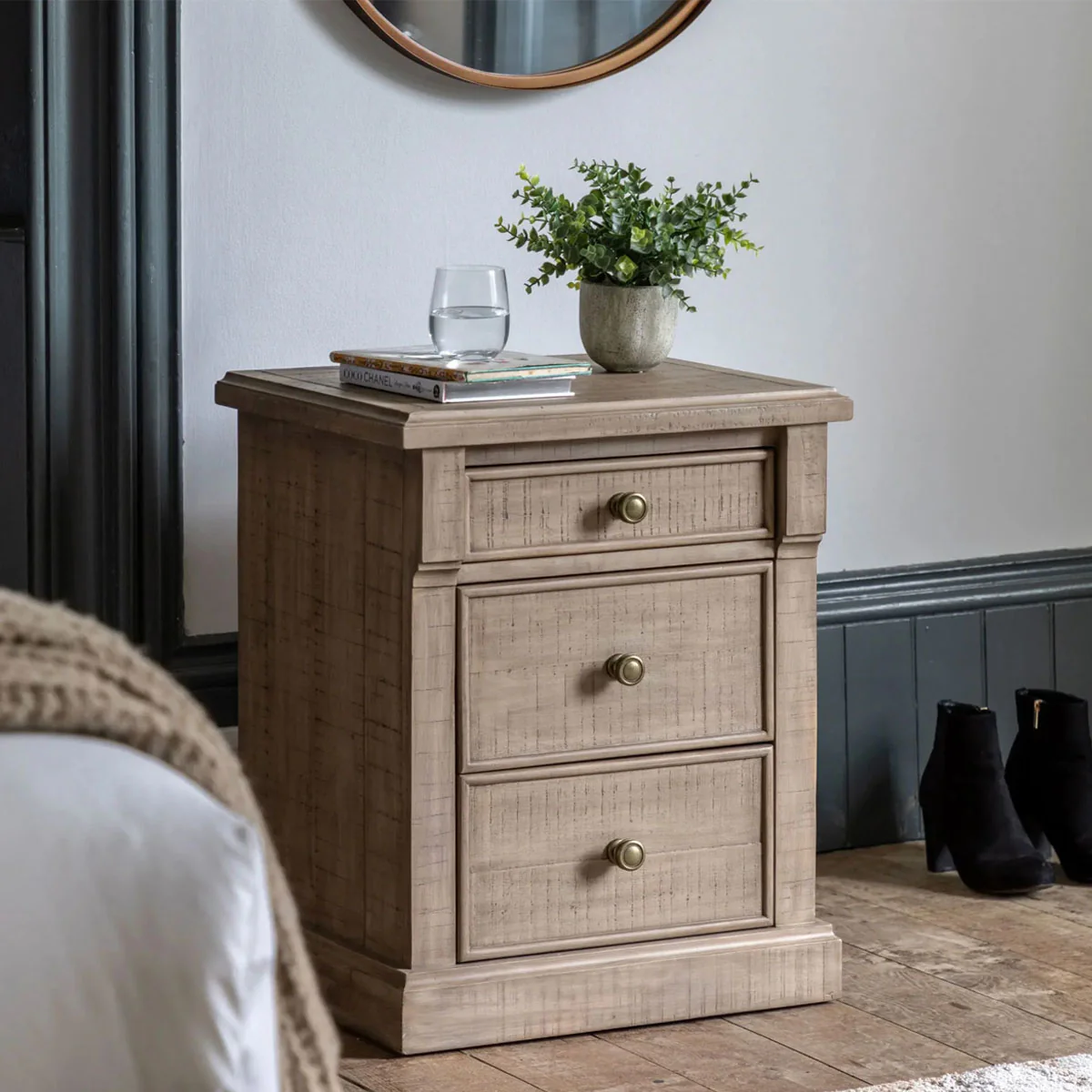 Gallery Direct Vancouver 3 Drawer Bedside 520x450x650mm - Image 7