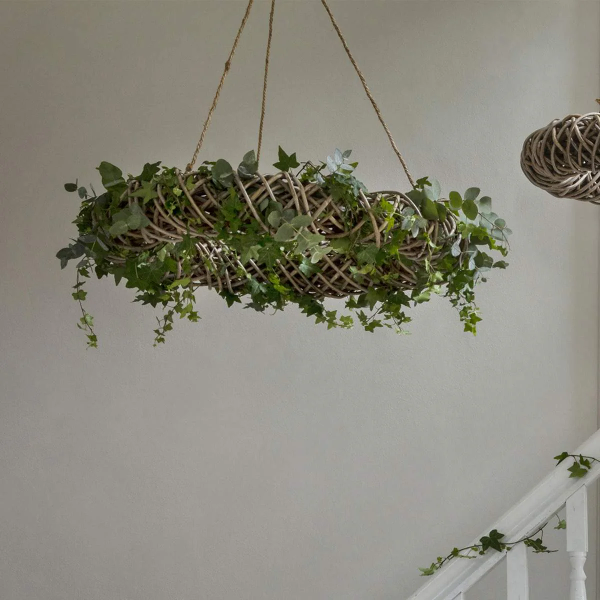 Garden Trading Bembridge Hanging Wreath 70cm Natural - Image 3