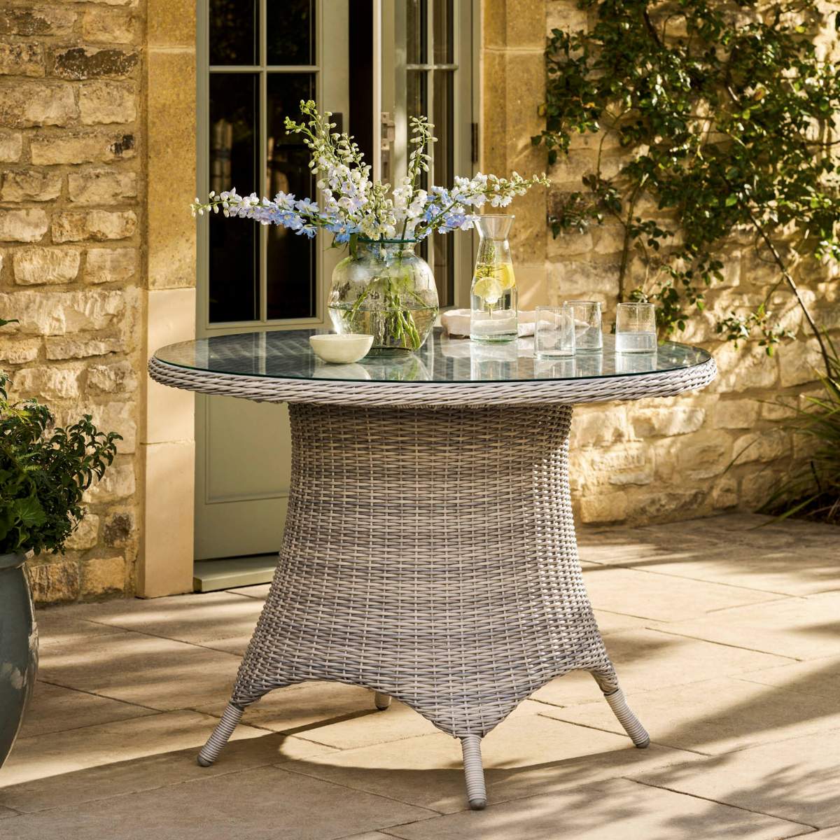 Garden Trading Brayford Round Dining Set Small Light Grey - Image 12