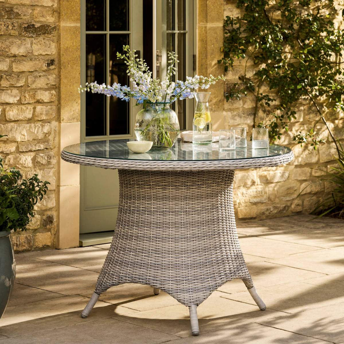 Garden Trading Brayford Round Dining Set Small Light Grey - Image 6