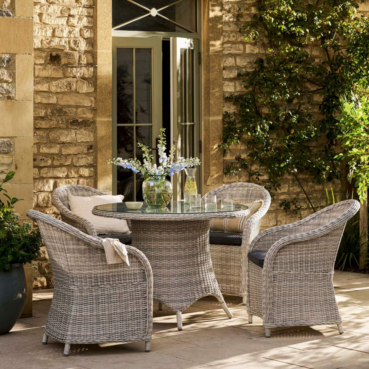 Garden Trading Brayford Round Dining Set Small Light Grey - Image 8