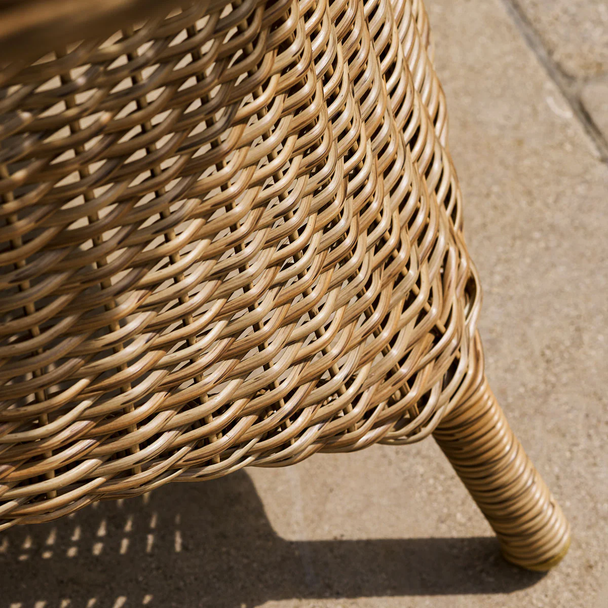 Garden Trading Brayford Round Dining Set Small Natural - Image 4
