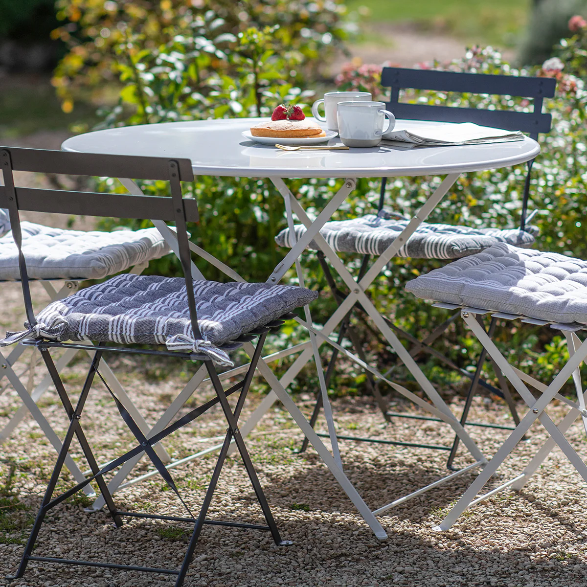 Garden Trading Large Rive Droite Bistro Table In White Chalk - Image 2