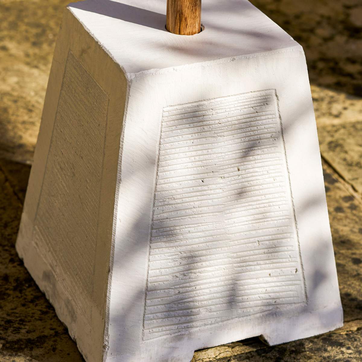 Garden Trading Summerleaze Parasol Base Stone White - Image 4