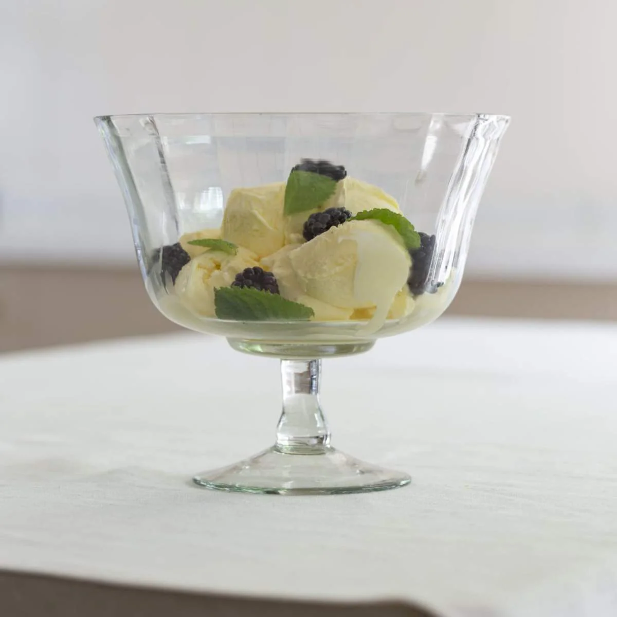 Grand Illusions Dessert Bowl Large - Image 3