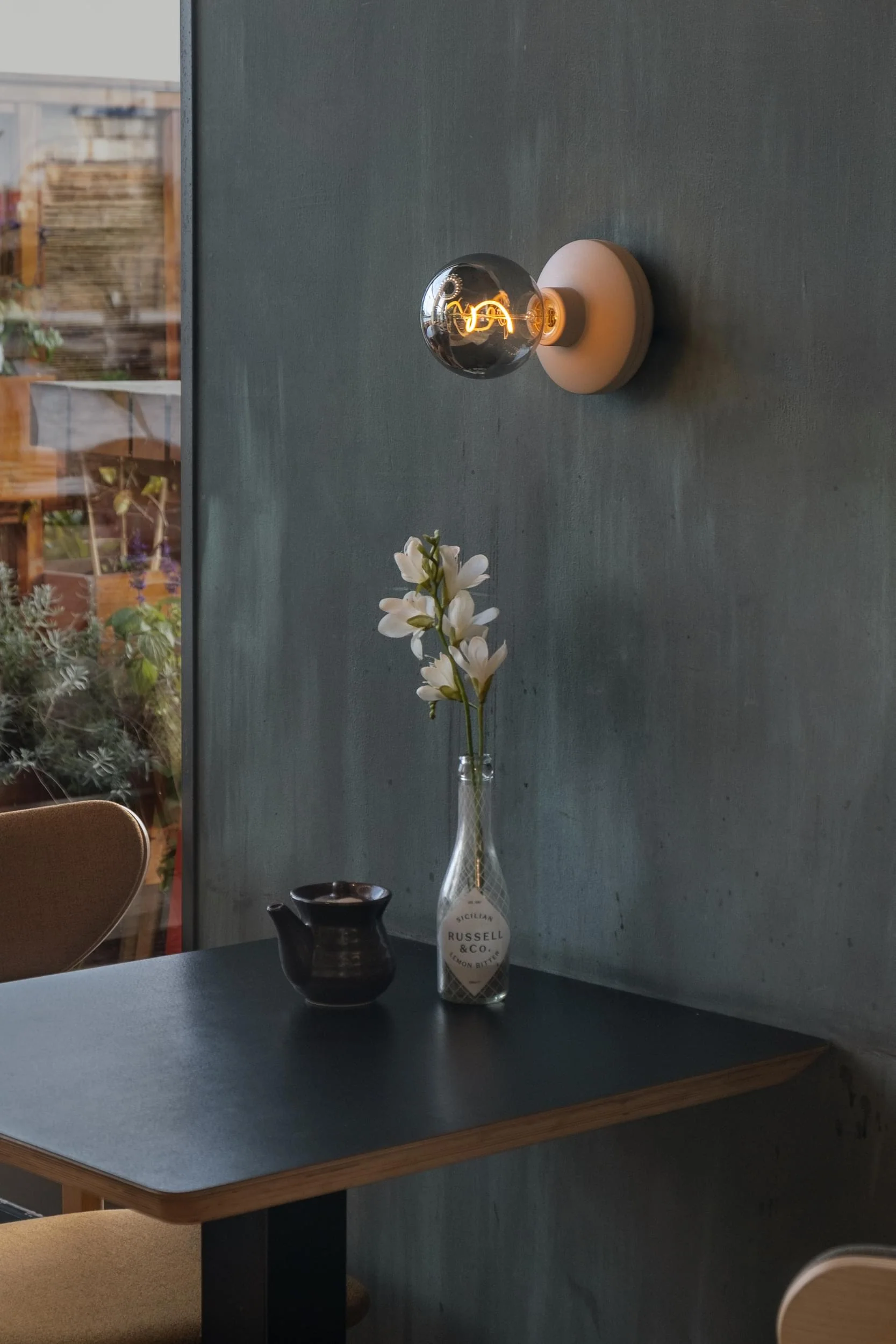 Humble Bee Rechargeable Wall Light - Smoked Black - Image 3