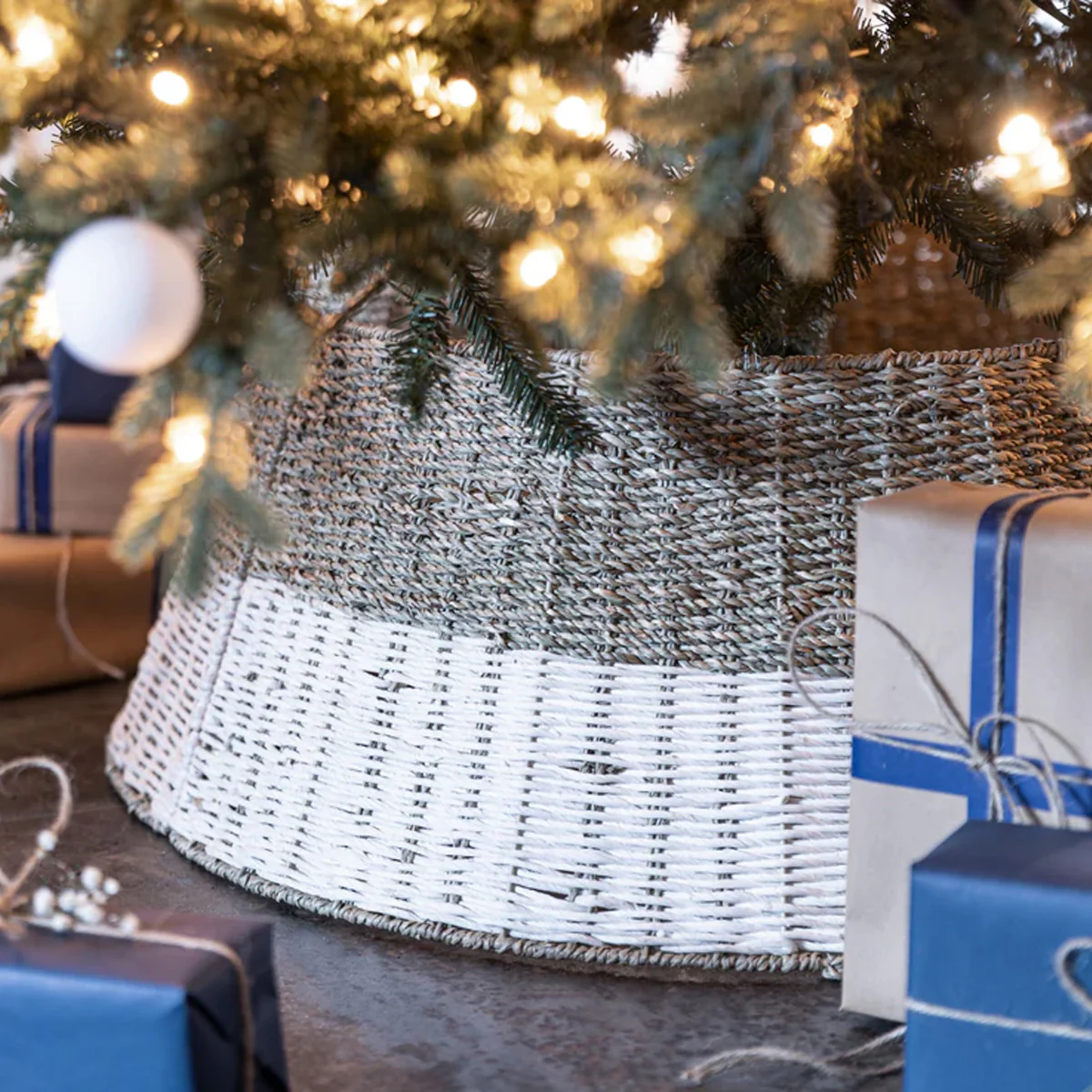Ivyline Round Foldable White Tree Skirt - Image 6