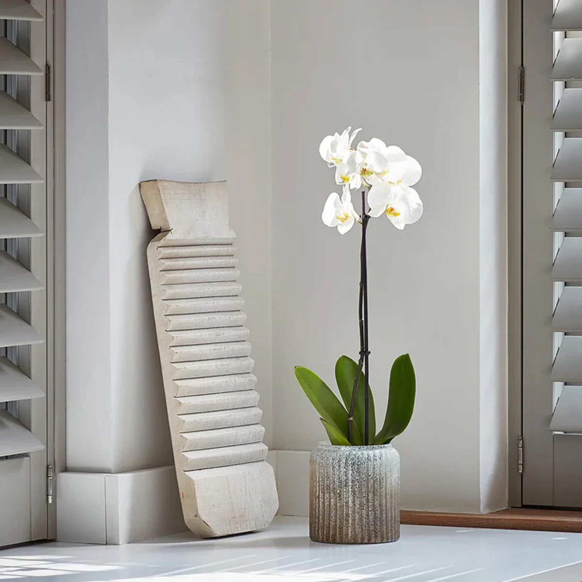 Ivyline Verre Frosted Ribbed Glass Gold Planter - Image 6