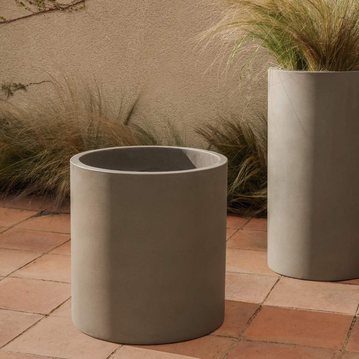 Kave Home Aiguablava brown cement planter Ø 52cm - Image 20