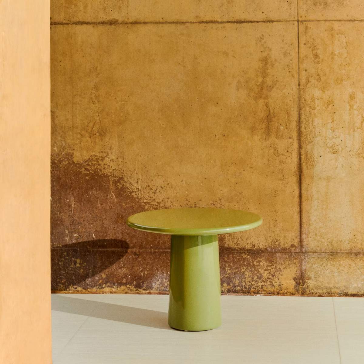 Kave Home Albanella coffee table in cement with glossy green finish Ø65cm - Image 8