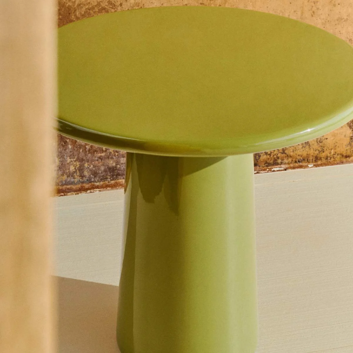 Kave Home Albanella coffee table in cement with glossy green finish Ø65cm - Image 9