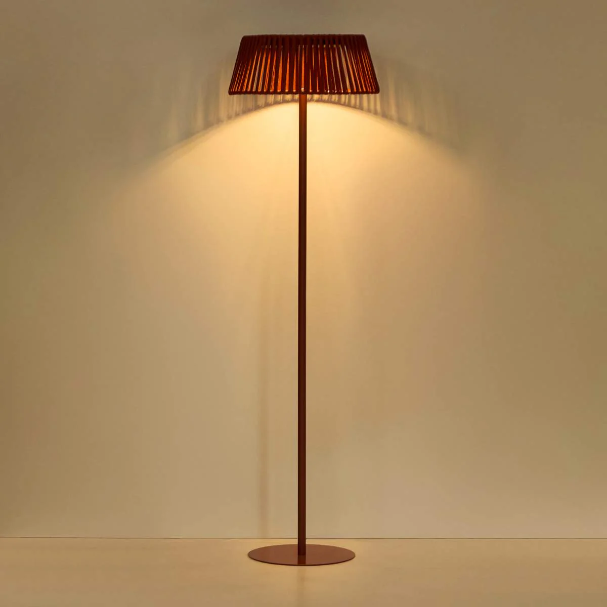 Kave Home Aldet outdoor solar floor lamp in terracotta flat rope cord with metal stand Ø46cm - Image 24